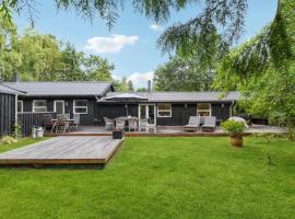 3 Bedroom Pet Friendly Home In Græsted，位于Græsted的酒店