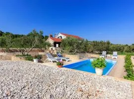 Beach Front Home In Okrug Gornji