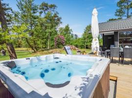 Four-Bedroom Holiday Home In Hojby，位于霍伊比的酒店