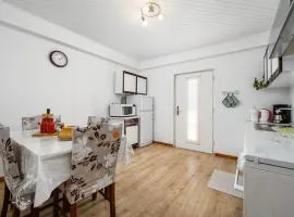 1 Bedroom Awesome Apartment In Groznjan