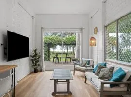 Lakefront Suite Studio Killarney Vale