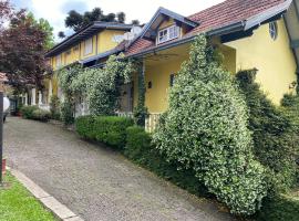 Apartamentos Sulla Collina Centro de Gramado localizado próximo da rua Coberta，位于格拉玛多的酒店