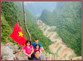 包湖越红酒店，位于Bảo Lạc的酒店