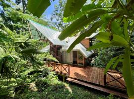 Villa Colibri - Secluded Jungle Villa - Short Stroll to Beach, Shops & Restaurants，位于科克莱斯的酒店