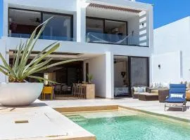 New Luxury Beachfront house!