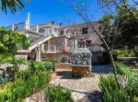 2 Bedroom Amazing Apartment In Gabonjin