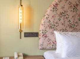 Girisadan - A City Centre Boutique Hotel，位于斋浦尔的高尔夫酒店