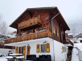 6p Chalet in the mountains near Fiesch ski area，位于菲施的酒店