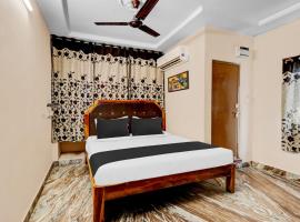 Super Hotel O Adarsh Nagar Near Kavya Hospital，位于Pedda Waltair的酒店