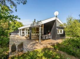 Nice Home In Vestervig With Wifi，位于Hinge的酒店