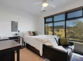 Fully Furnished Apartment near Campus and Downtown