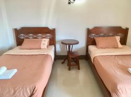 โรงแรมภูมิชาญเพลส，位于Ban Rong Ha的酒店