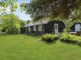 2 Bedroom Lovely Home In Højslev