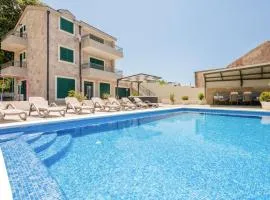 4 Bedroom Stunning Home In Tucepi