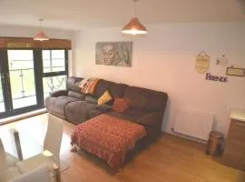 Brentwood Town Retreat - Large 2 bedroom apartment