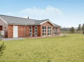Four-Bedroom Holiday Home In Ejstrupholm