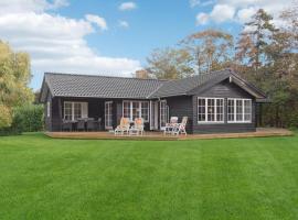 Awesome Home In Græsted With Wifi，位于Græsted的酒店