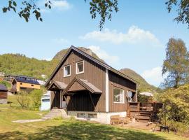 Cozy Home In Røldal With House A Mountain View，位于勒尔达尔的度假屋