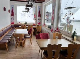 Winterberg Haus Astenblick f Weihnachts u Familienfeiern bis zu 35 P，位于温特贝格的酒店