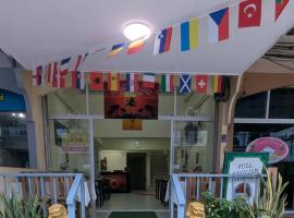 Shady Palms Guest House Cha Am Beach，位于七岩的民宿