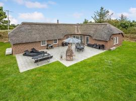 Stunning Home In Ringkøbing With Sauna，位于森讷维的酒店