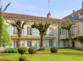 7 Bedroom Awesome Home In Charlieu