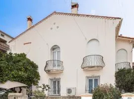 1 Bedroom Stunning Home In Perpignan