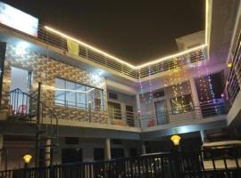 Hill View Hotel & Tourist Lodge，位于Rudraprayāg的酒店