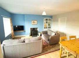 Bungalow - 4 Beds 2 Baths - Dog Friendly - Walks