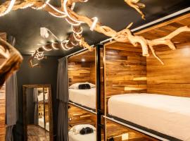 Homestal California Hostal en Tlaquepaque，位于瓜达拉哈拉的酒店