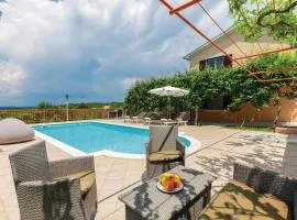 7 Bedroom Nice Home In Labin