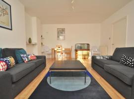 Large Garden flat in the heart of Islington，位于伦敦的酒店