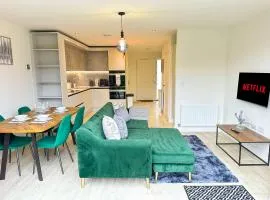 Luxury 2 Bed - FREE Private Parking - Contractors