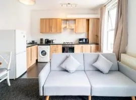 Comfy Central 1BR Flat and Sofa Bed