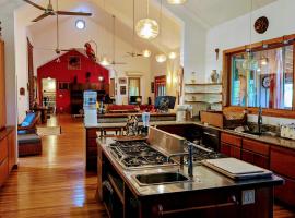 Framadani estate - Villa with a pool and Or thatch roof Cabin