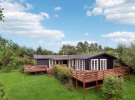 3 Bedroom Stunning Home In Græsted，位于Græsted的酒店