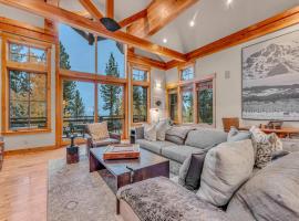 Northstar Ski-In Ski-Out with Valley Views，位于Ponderosa Fairway Estates的酒店