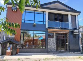 A Cozy Modern Family House located at Comawas,Bislig City,Surigao del Sur，位于Coleto的酒店