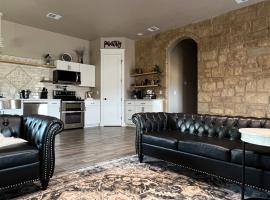 The Shophouse at Transplant Acres，位于班德拉的酒店