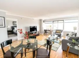 Private Apt Close to Train