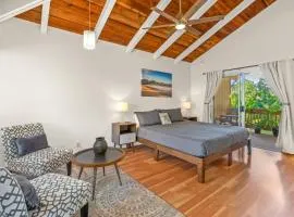 Bright and Beautiful Princeville Studio, Private Lanai, Pool (209B)