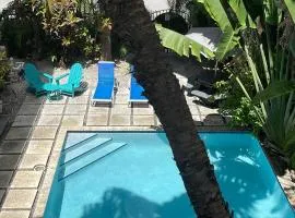 TROPICAL HAVEN POOL & 2BLOCKS TO BEACh