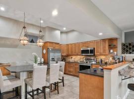 Summer Getaway with Pool and Nearby Attractions，位于科堡的酒店