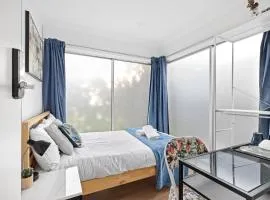 Modern Double Room at Botany - Mins to Airport - Shared Bathroom