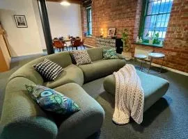 Melbourne Riverside Retreat