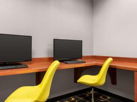 德卢斯温德姆花园度假酒店，位于德卢斯的酒店