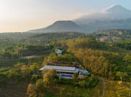 Royal Hotel and Outbound Trawas，位于塔瓦斯的度假园