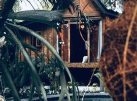 Resort JUNGLEROOM Canggu，位于坎古的酒店