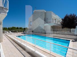 Homiday - Cerrano Park Resort，位于皮内托的酒店