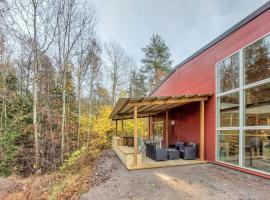 2 Bedroom Cozy Apartment In Växjö，位于韦克舍的酒店